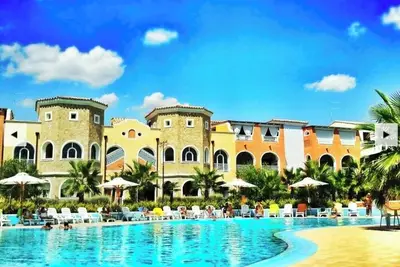 Moderna casa vacanze 5 posti letto, fronte  piscina e lido incluso. Pet friendly