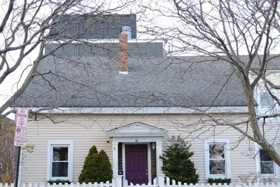 Historic Munjoy Hill apartment, just 3 blocks from the ocean & pet-friendly!