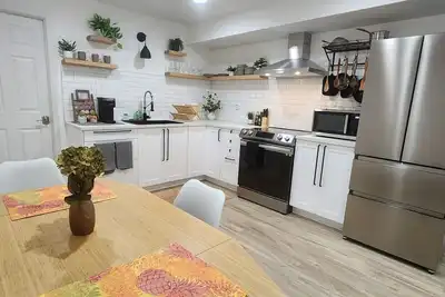 Image de Mountain views less than 1. 5 miles from downtown Bozeman; No cleaning fee!