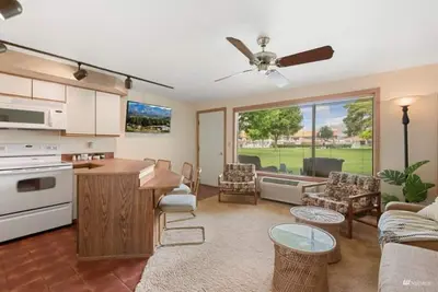 Image de #119 Crescent Bar Tropical Paradise with access to large pool and hot tub