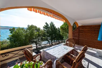 Appartement en bord de mer à Rovanjska