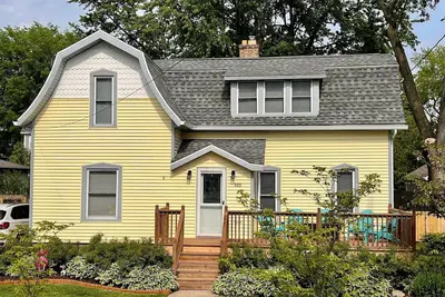 Image de One Block From The Beach and Kids' Corner! Walk to Town! Sleeps 10+ Big Backyard