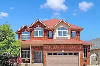 Image de Modern house near Albion falls.