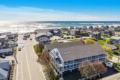 Image de Wells Beach condo just steps from the ocean.