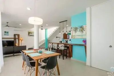 Penthouse apt w Rooftop bar & Pool, 200 m to Beach