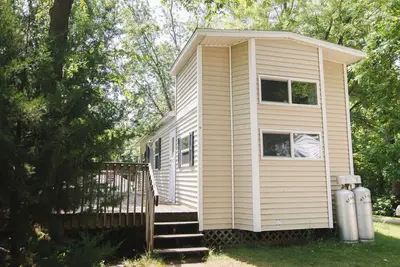 Image de Whispering Pines. 1br +loft, w/ queen hide-a-bed. Lake view, beach access.