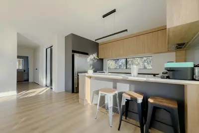 Image de Stunning Three bedroom Unit in Forrest Hill