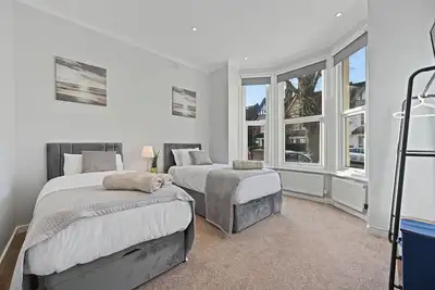 Image de Lovely Garden Flat within proximity of Elizabeth Line in West Ealing - 6 guests