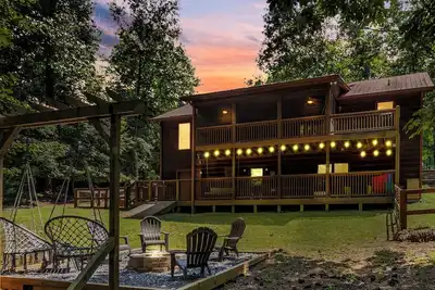 Image de Serenity Moon, a Spacious Cabin in Coosawattee River Resort, North Ga Mountains