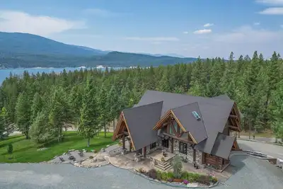 Image de Custom Log Home at Lake Koocanusa