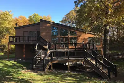 Image de Spacious Secluded Lakehouse