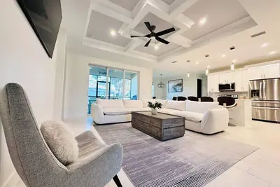 Image de BlessedVeniceOasis, Luxury Beach House - 5 Minutes to Beach, Brand New!