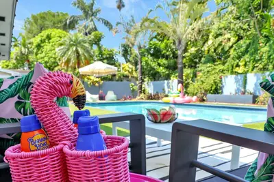Image de Lux Retro Miami Getaway • Pool • Hot Tub • Games