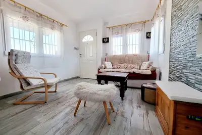 Image de Charmant Bungalow Supérieur avec Terrasse et Piscine Commune à Torrevieja
