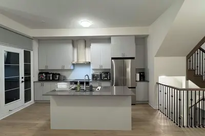 Image de Elegant Townhome in Prestigious Woodbridge Estate, Vaughan (Selena)