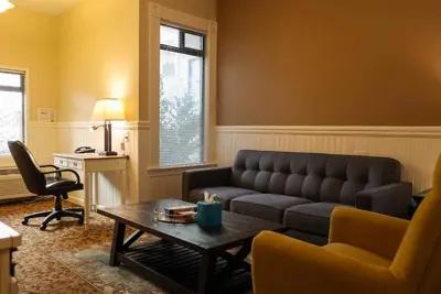 Image de Living Room With 2 Bed Rooms Suite, Centrally Located Motel in Soma, Free Parking