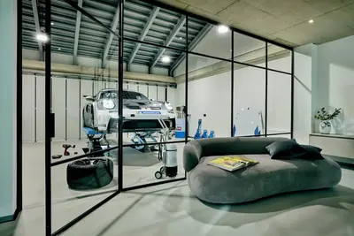 Image de Racers Lodge \"Grand Prix\" with lifting platform and double garage, near Nürburgring