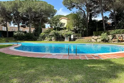 Image de Preciosa Casa, con Enorme Piscina en Zona Tranquila y Familiar