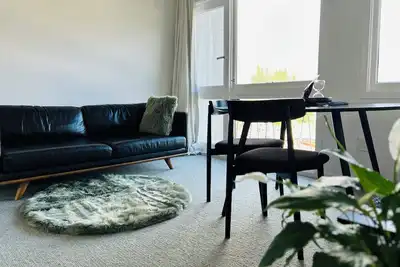 Image de Wee Saut - Spectacular views of the Remarkables | Inner City 2 bed Apartment