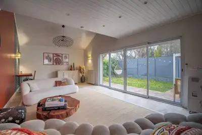 Image de 3 bedroom private vacation home in clichy