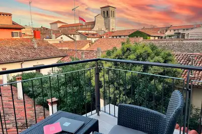 Image de Appartamento in un Palazzo Storico con Terrazzo e Vista Panoramica su Cividale