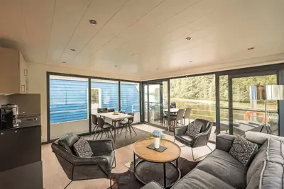 Image de Stay24 - Schwimmendes Ferienhaus im Grünen Brandenburg vor den Toren Berlins