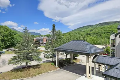 Image de G311b By Loon Res\/Studio, kitchen, balcony, view, pool\/hot tub, near South Peak.