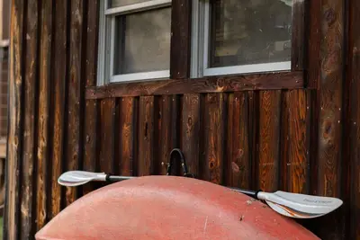 Image de Rustic cabin w/ 29 acres. Enjoy a hot tub, wood stove, nature trails and more.