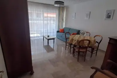 Image de Grand F2 Antibes proche mer