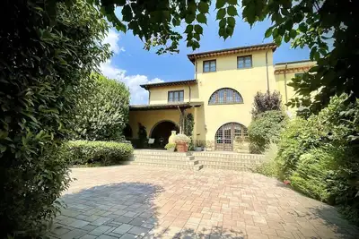 Image de 9 Bedroom Bed & breakfast in Stiava