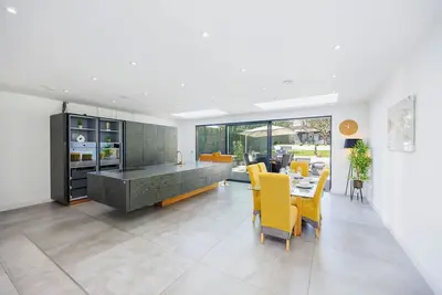Image de Luxury 3-Bedroom House, Outhouse & Large Garden