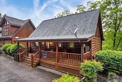 Image de Jazzy`s Cajun Cabin/Hot Tub/ Community Pools