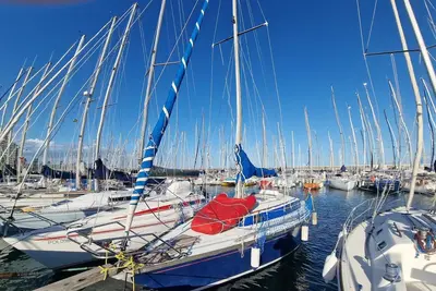 Image de Noche en el Mar: Hospédate en un Encantador Velero en Barcelona