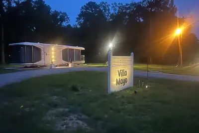 Image de Modern, unique, Cozy country getaway in the woods of Louisiana.