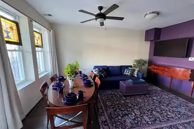 Image de Book the Great Migration Guest House. Family-sized condo near the Green Line. \n\n