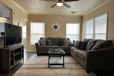 Image de Updated House Great Location