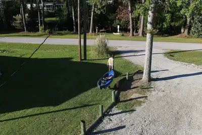 Image de 5 minutes from the beach! Water access with kayaks and launch from house!