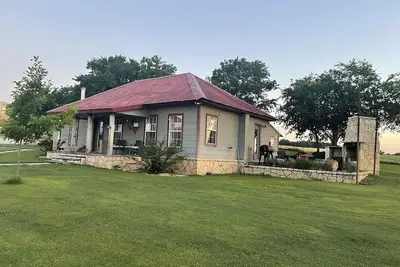 Image de Country Cottage on Weatherford Ranch