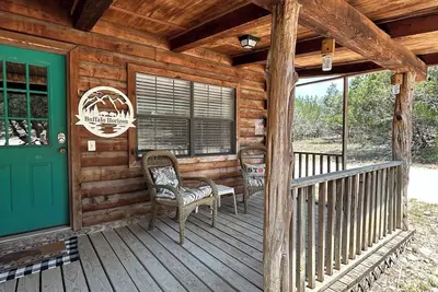 Image de Cozy Log Cabin called Buffalo Horizon. Sleeps 4. Close to Frio River