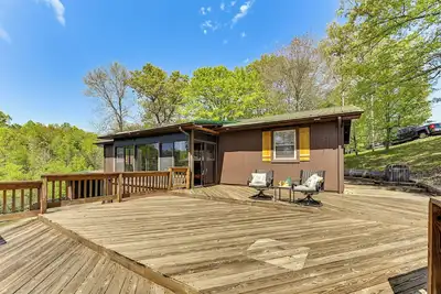 Image de Gray Vacation Rental w/ Deck + Pond Access!