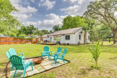 Image de Retro-Tropical Pensacola Home - 3 Mi to Downtown!