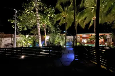 Image de Los Padrinos - The Compound