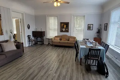 Image de Historic 2 Br + open space close to down town and river walk