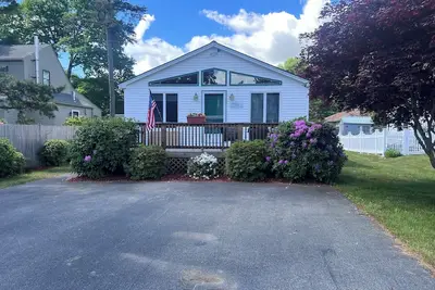 Image de Three Bed 2 Bath Cottage. Walk to Moody and North Beach!