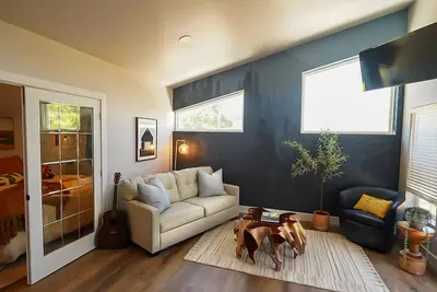 Image de Mountain View at Pickle & Perk