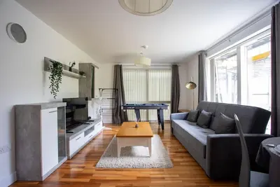 Image de 2 Bed Apartment + Pool Table + En-Suite + Netflix + Entertainment