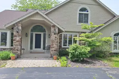 Image de Sunny House with Patio, Sunroom and Garden