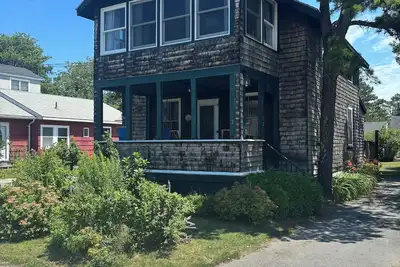 Charming Cottage Steps Away From Pine Point Beach