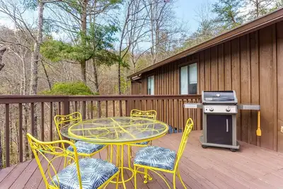 Image de Stargaze While Roasting Marshmallows, Sip Wine Fireside & Host Movie Nights - Cottage on the Ridge