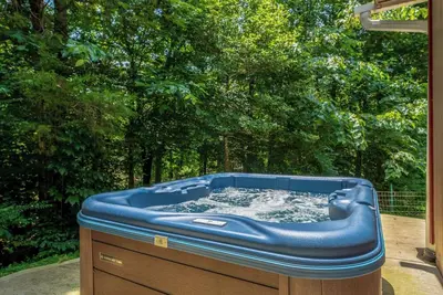 Image de Fire pit, games, and a hot tub! - Brenna's Fox Den -